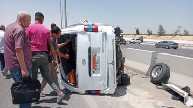 حادث انقلاب سيارة ميكروباص