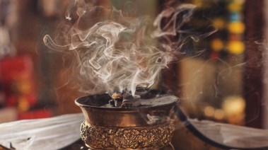 البخور يطرد الناموس
