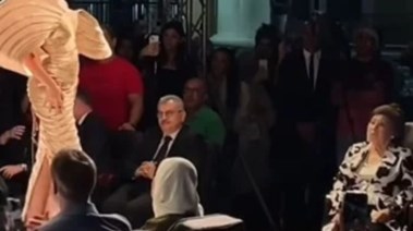 نوال الدجوي في عرض أزياء