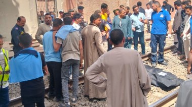 وفاة طالبين صدمهما قطار بأسيوط