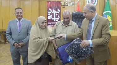 تسليم ملابس الإحرام لحجاج بيت الله الحرام بالمنيا 