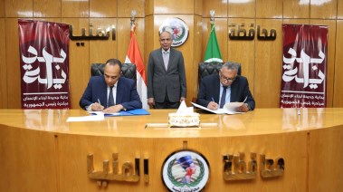 محافظ المنيا يوقع اتفاق لإنشاء محطة مياه
