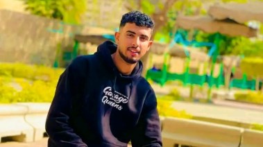 أثناء تشييع جنازة الشاب المتوفي 