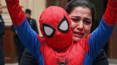 طفل دمنهور مع والدته - صورة مولدة بالذكاء الاصطناعي