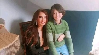 زينة وطفلها 