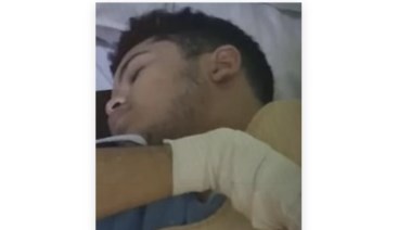 المجني عليه زياد بعد اعتداء أشخاص عليه بأكتوبر