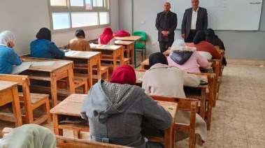 طلاب الصف الثالث الإعدادي أثناء الامتحان