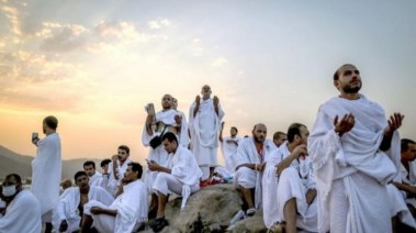 حجاج على جبل عرفة