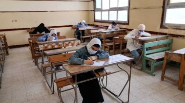 طلاب الصف الثاني الإعدادي 