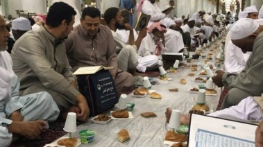 مسلمين قبل الإفطار
