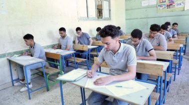 طلاب الصف الأول الثانوي