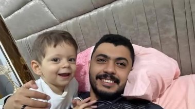 صورة الأب وطفله 
