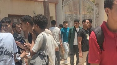صورة للطلاب عقب خروجهم من الامتحان اليوم بالفيوم