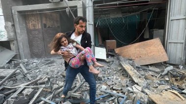 قصف أحد مراكز الإيواء في غزة - أرشيفية