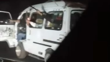 سيارة سوزوكي تتراقص بطريق السلام بلبيس