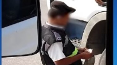 كشف تفاصيل فيديو تجاوز أمين شرطة بأحد الطرق السريعة