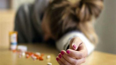 فتاة تنهي حياتها بالأدوية _أرشيفية 