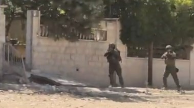 لحظة إطلاق النار علر الوفد الدبلوماسي من قبل قوات الإحتلال