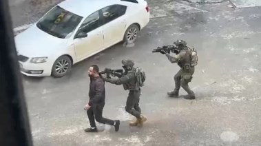 استخدام الفلسطينيين كدروع بشرية