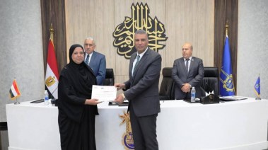 محافظ أسوان يكرم الأم المثالية الثانية على مستوى الجمهورية 