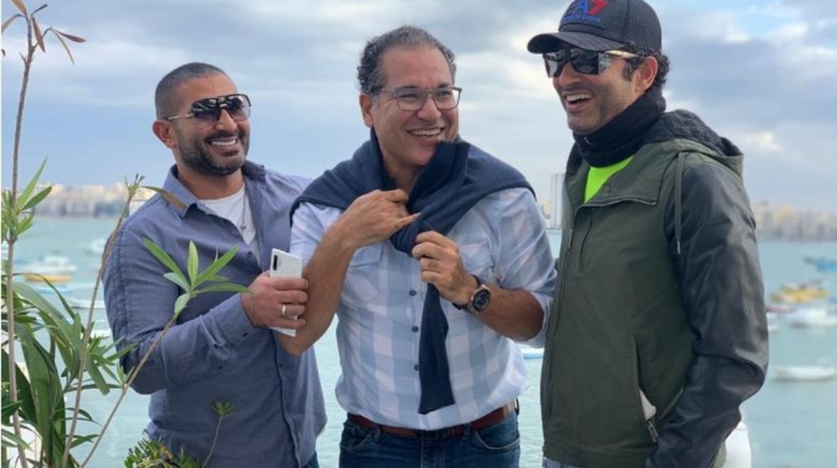 سامح سعد بين شقيقيه أحمد وعمرو سامح سعد بين شقيقيه أحمد وعمرو