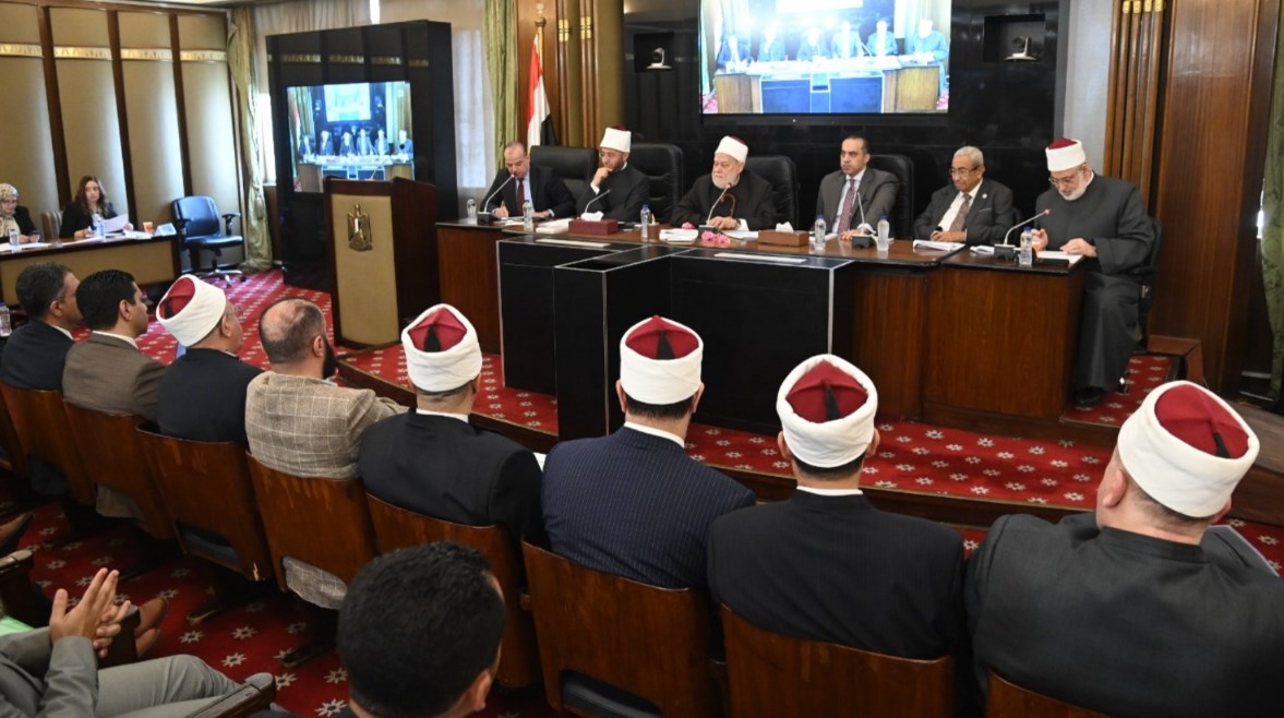 جانب من جلسة لجنة الشئون الدينية جانب من جلسة لجنة الشئون الدينية