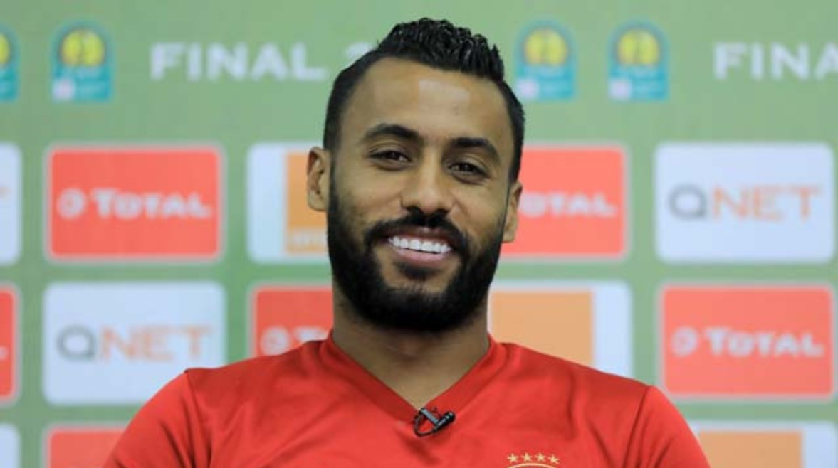 الكابتن حسام عاشور لاعب الأهلى السابق الكابتن حسام عاشور لاعب الأهلى السابق