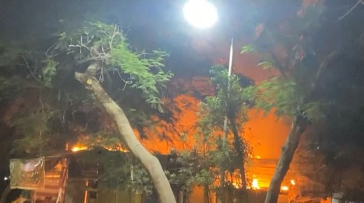 حريق بأكشاك في كفر العلو بحلوان حريق بأكشاك في كفر العلو بحلوان
