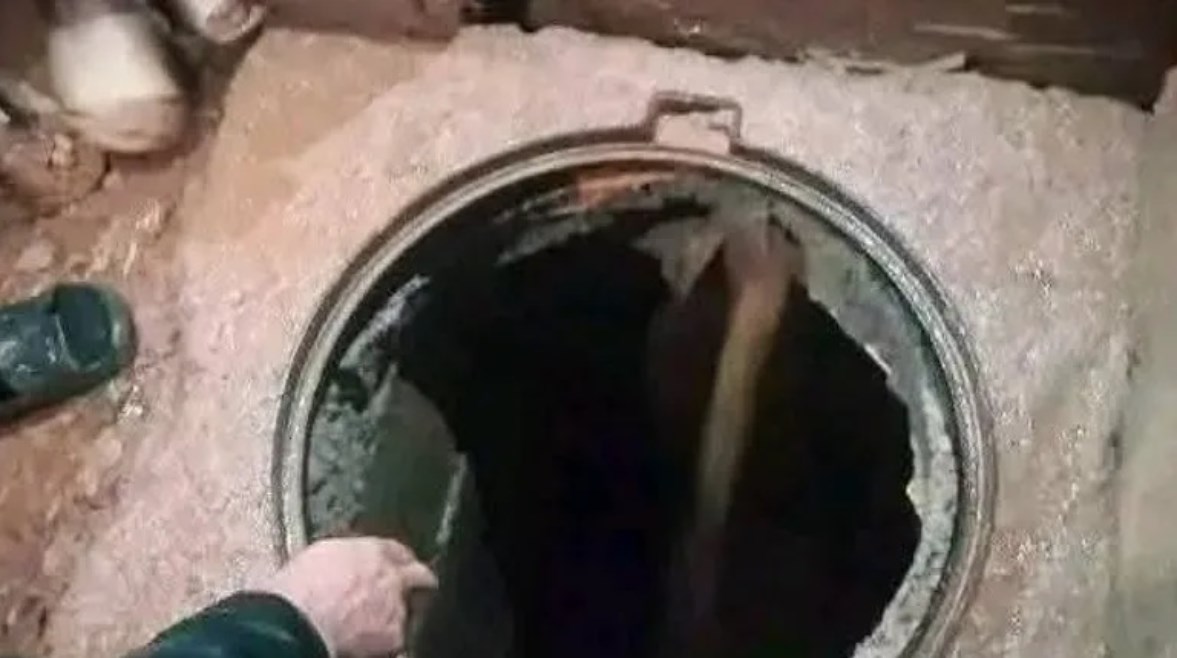 بالوعة صرف صحي -أرشيفية بالوعة صرف صحي -أرشيفية