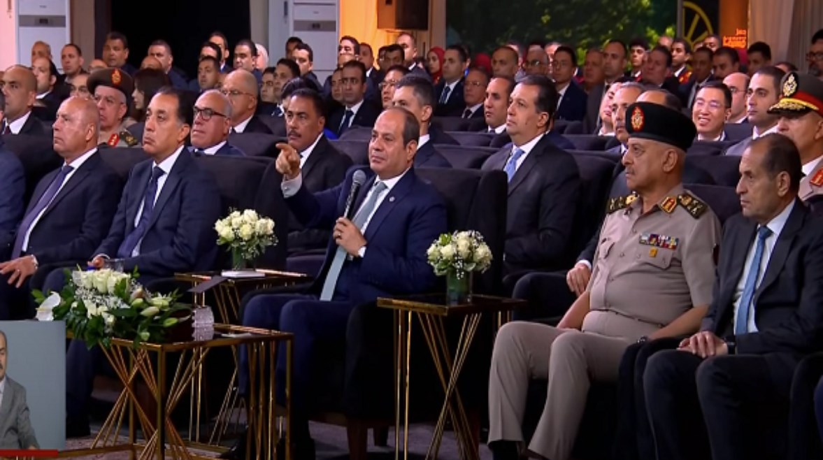 الرئيس عبد الفتاح السيسي خلال فعاليات موسم حصاد القمح 2025 الرئيس عبد الفتاح السيسي خلال فعاليات موسم حصاد القمح 2025
