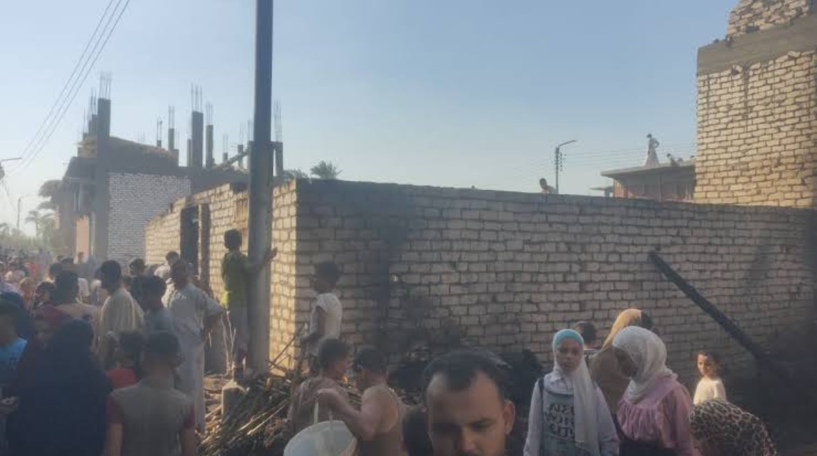 حريق منازل وورشة نجارة بعزبة بهنساوي ببنى سويف حريق منازل وورشة نجارة بعزبة بهنساوي ببنى سويف