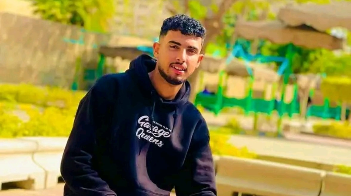 أثناء تشييع جنازة الشاب المتوفي أثناء تشييع جنازة الشاب المتوفي