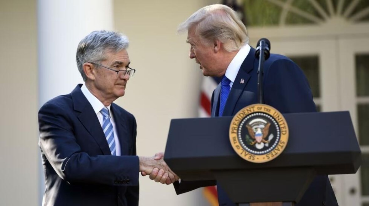 الرئيس الأمريكي دونالد ترامب ورئيس مجلس الاحتياطي الفيدرالي، جيروم باول