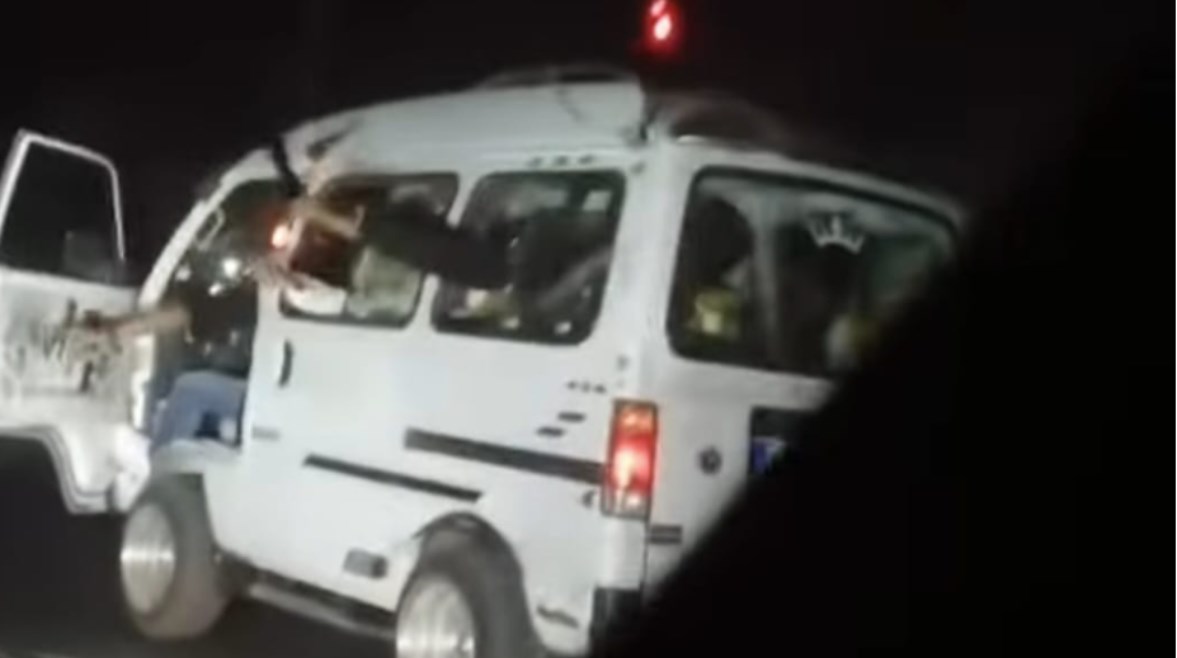 مقطع من الفيديو المتداول لشخص يستعرض بسيارته في القليوبية مقطع من الفيديو المتداول لشخص يستعرض بسيارته في القليوبية