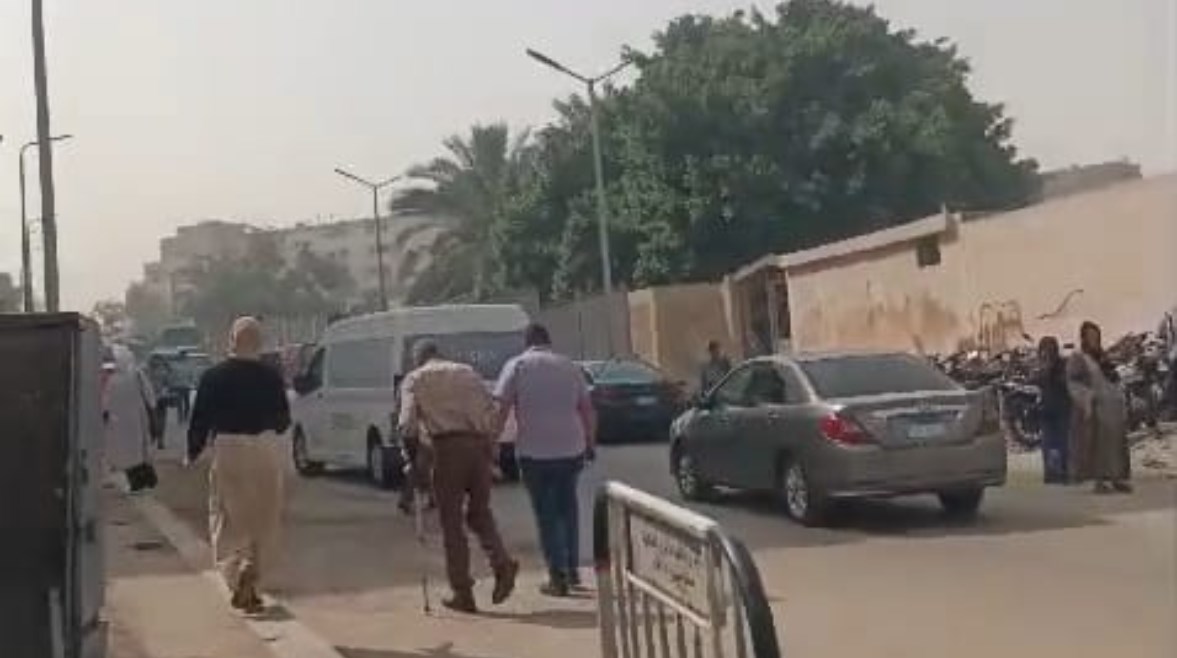لحظة خروج جثمان أحمد الدجوي لحظة خروج جثمان أحمد الدجوي