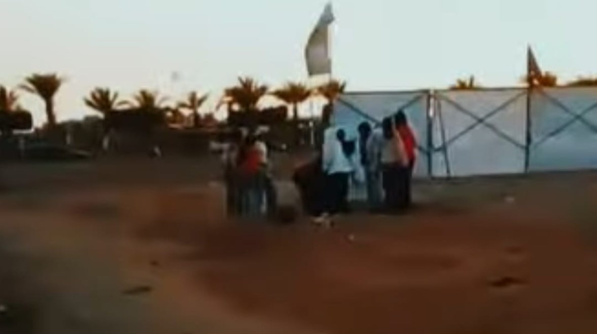 مقطع من فيديو اعتداء الطالبات على زميلتهن في العاشر من رمضان مقطع من فيديو اعتداء الطالبات على زميلتهن في العاشر من رمضان