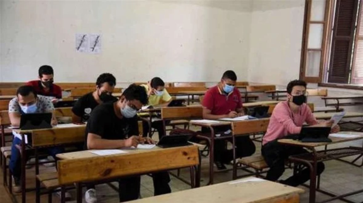 طلاب أثناء الامتحان - أرشيفية طلاب أثناء الامتحان - أرشيفية