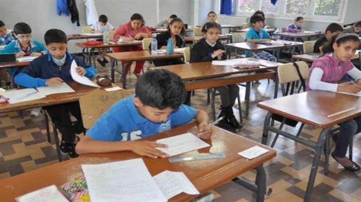 طلاب الصف الثالث الابتدائي أثناء الامتحان طلاب الصف الثالث الابتدائي أثناء الامتحان