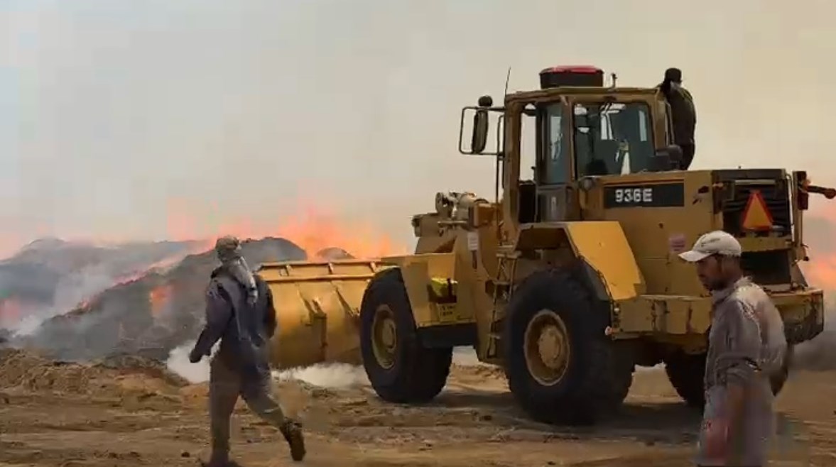 جانب من الحريق جانب من الحريق