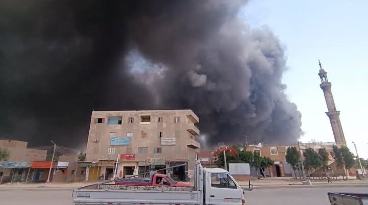 جانب من حريق مصنع الطوب بالتبين في الجيزة جانب من حريق مصنع الطوب بالتبين في الجيزة