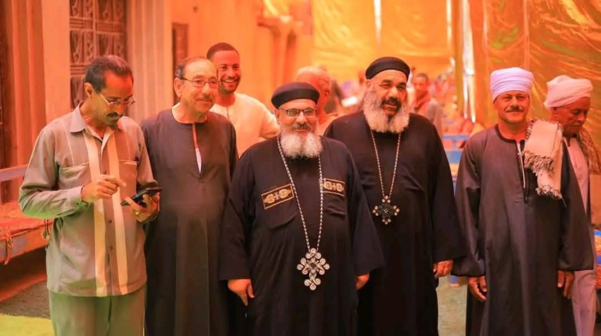 قساوسة يشاركون بافتتاح مسجد قساوسة يشاركون بافتتاح مسجد