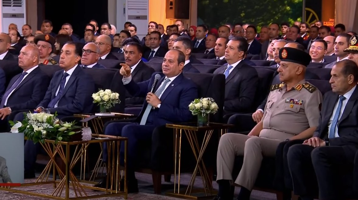 الرئيس عبدالفتاح السيسي خلال فعاليات موسم حصاد القمح 2025 الرئيس عبدالفتاح السيسي خلال فعاليات موسم حصاد القمح 2025