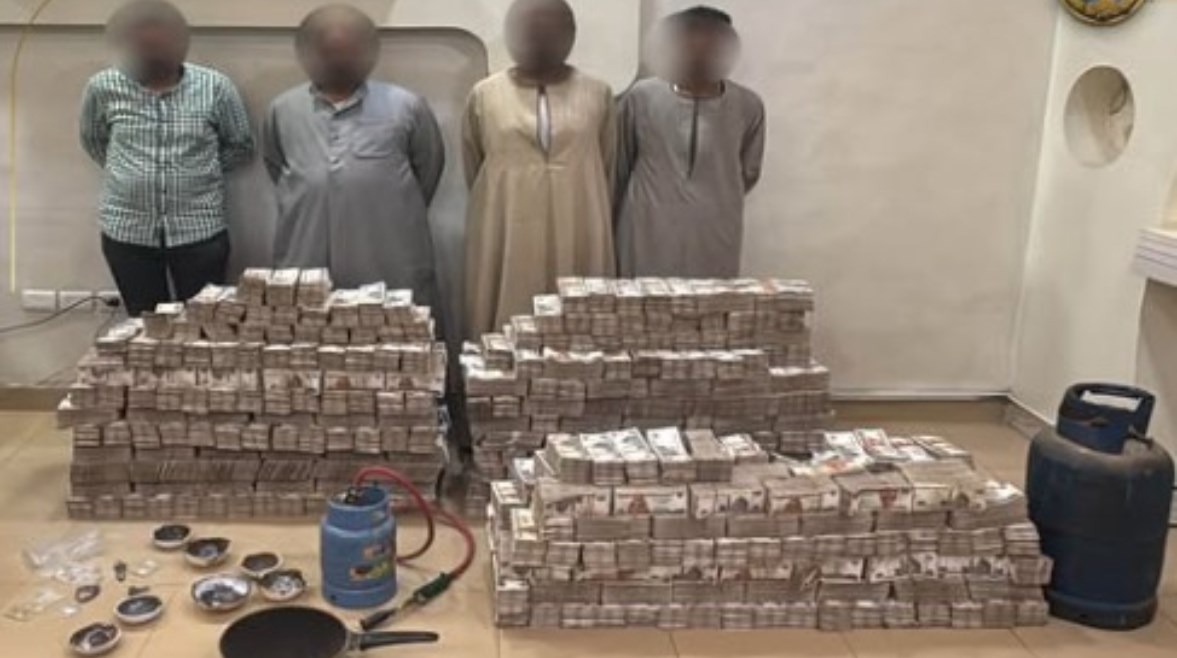 المتهمين وبحوزتهم المضبوطات المتهمين وبحوزتهم المضبوطات