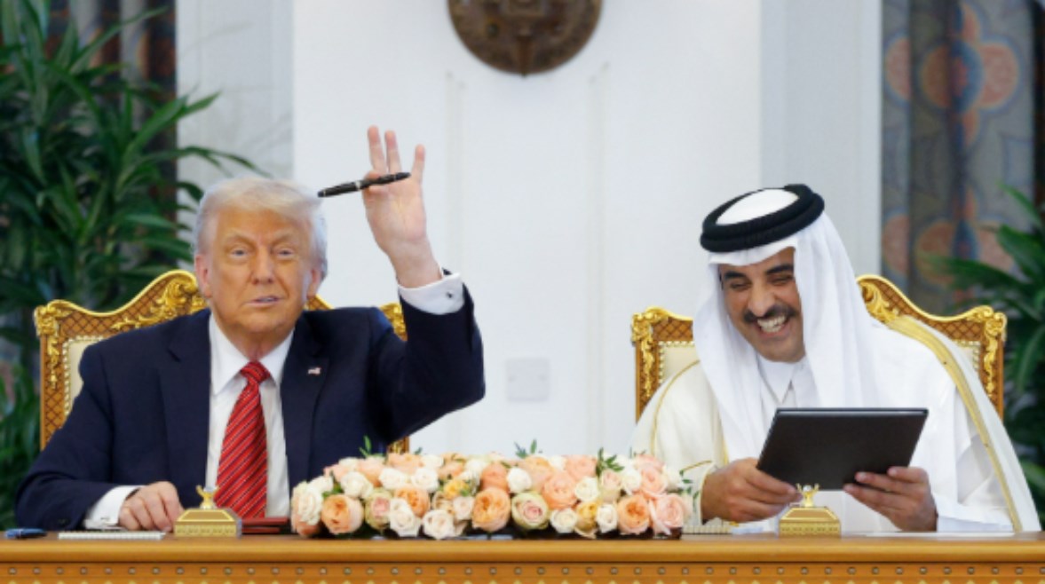 الشيخ تميم يهدي ترامب قلم مونت بلانك الشيخ تميم يهدي ترامب قلم مونت بلانك