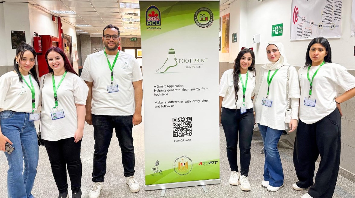طلاب كلية الإعلام بجامعة الأهرام الكندية طلاب كلية الإعلام بجامعة الأهرام الكندية