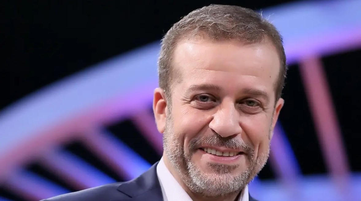 66 عامًا من التألق.. محطات في حياة النجم والأب شريف منير
