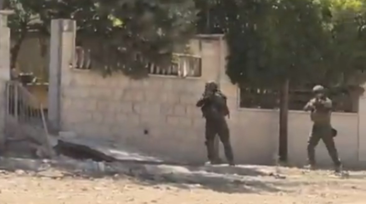 لحظة إطلاق النار علر الوفد الدبلوماسي من قبل قوات الإحتلال لحظة إطلاق النار علر الوفد الدبلوماسي من قبل قوات الإحتلال