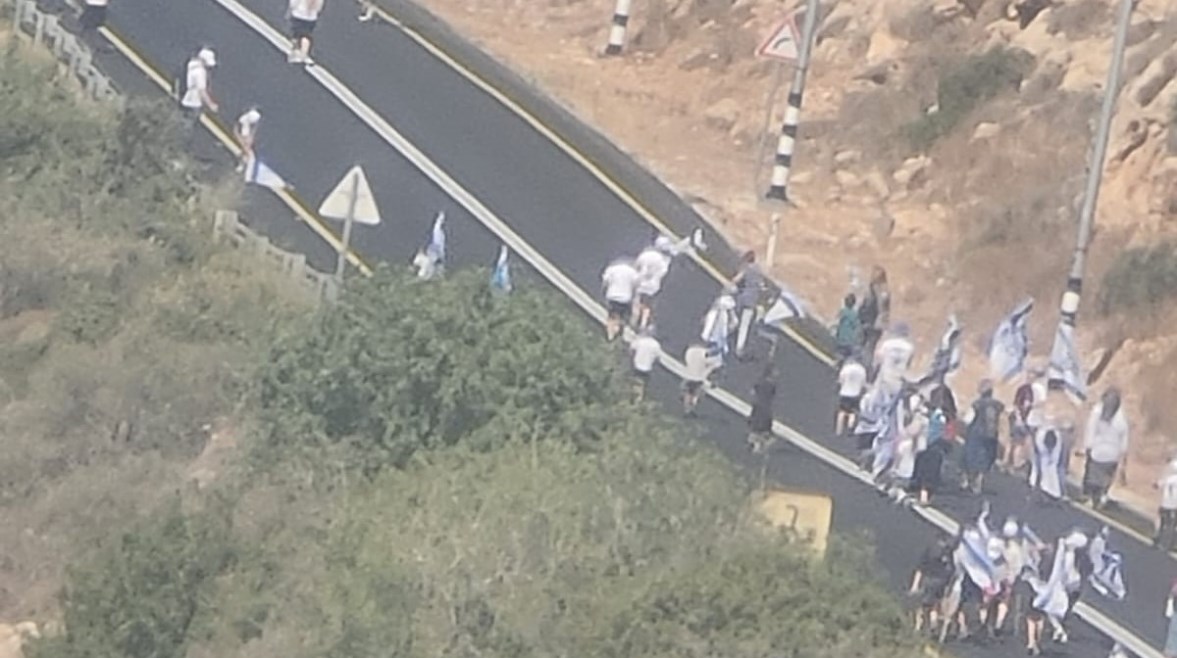مسيرة استفزازية لمستوطنين في رام الله مسيرة استفزازية لمستوطنين في رام الله