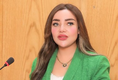 الباحثة الصيدلانية هبة محمد يوسف خلال مناقشة رسالة الماجستير