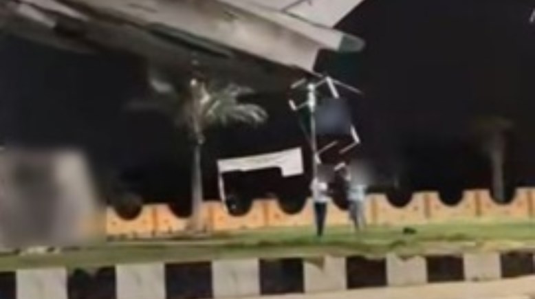  طلاب تسلقوا طائرة هيكلية بالشرقية